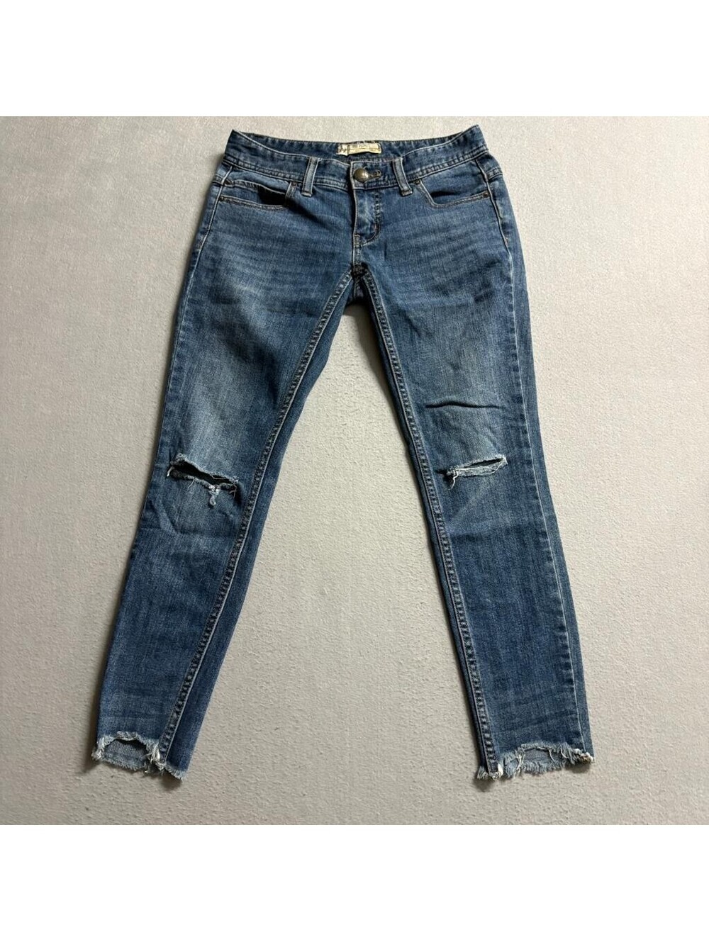 Free People Distressed Skinny Jeans Womens Size 24 Blue Denim Frayed Hem Crop